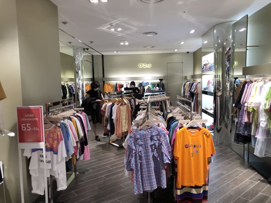 The Handsome O’2Nd - Hyundai Garden5 Branch [Tax Refund Shop] (한섬 오즈세컨 현대가든파이브)