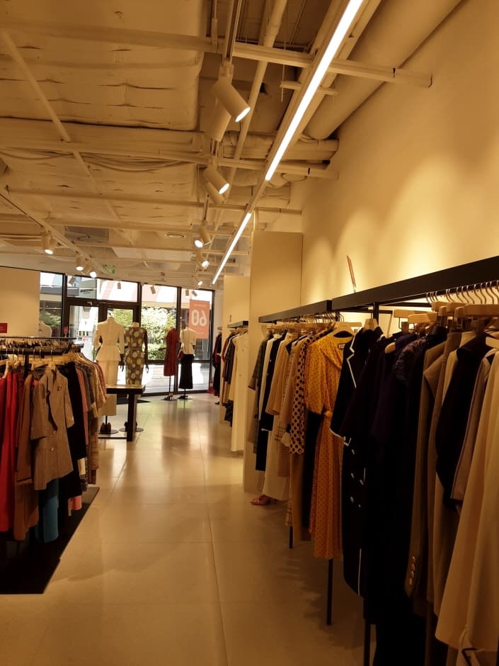 Daehyun Mojo.S.Phine - Shinsegae Paju Branch [Tax Refund Shop] (대현 모조에스핀 신세계파주)