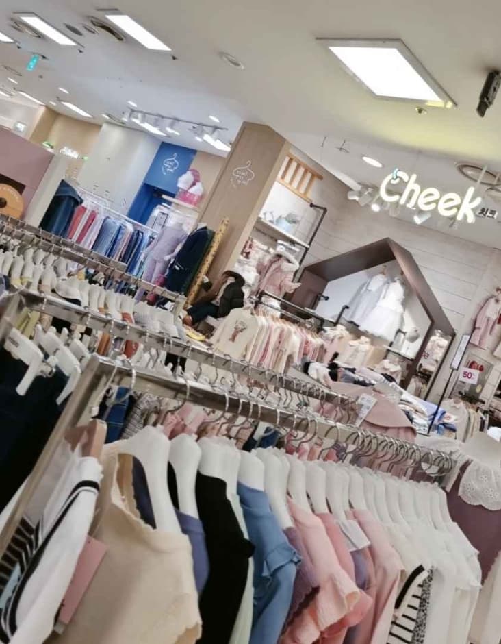 Cheek - Newcore Sanbon Branch [Tax Refund Shop] (치크 뉴코아 산본점)