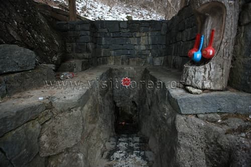 Bangdong Mineral Spring (방동약수)