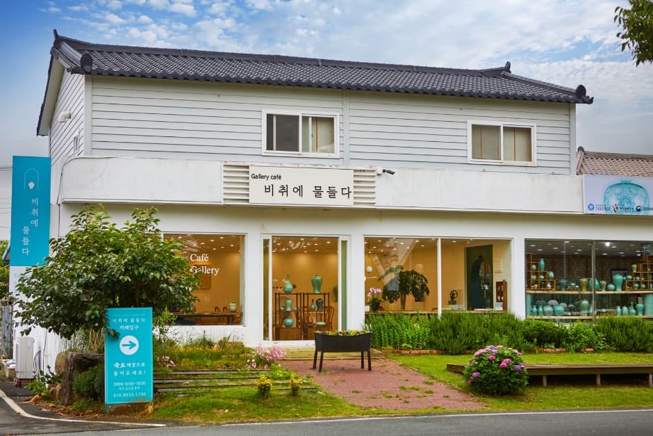 Bichwie Muldeulda Gallery Cafe (비취에물들다)
