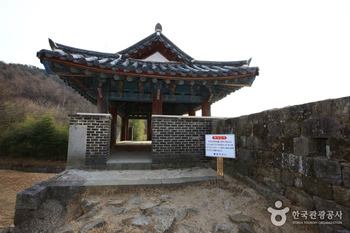 Chilgok Gasansanseong Fortress and Gasanbawi Rock (칠곡 가산산성 및 가산바위)
