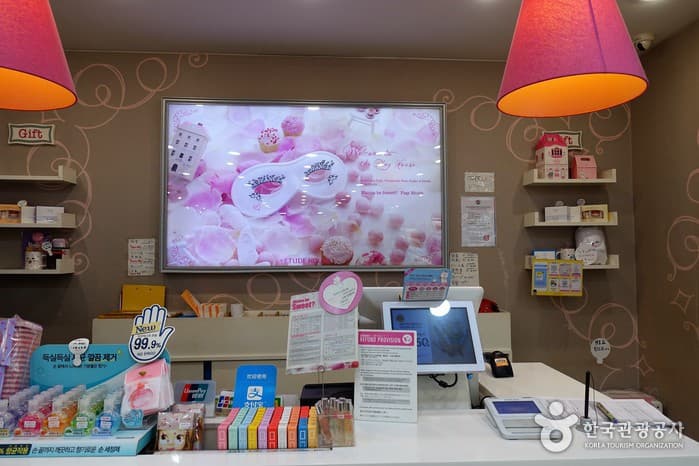Etude house myeongdong chungmuro / 에뛰드하우스(명동충무로점)
