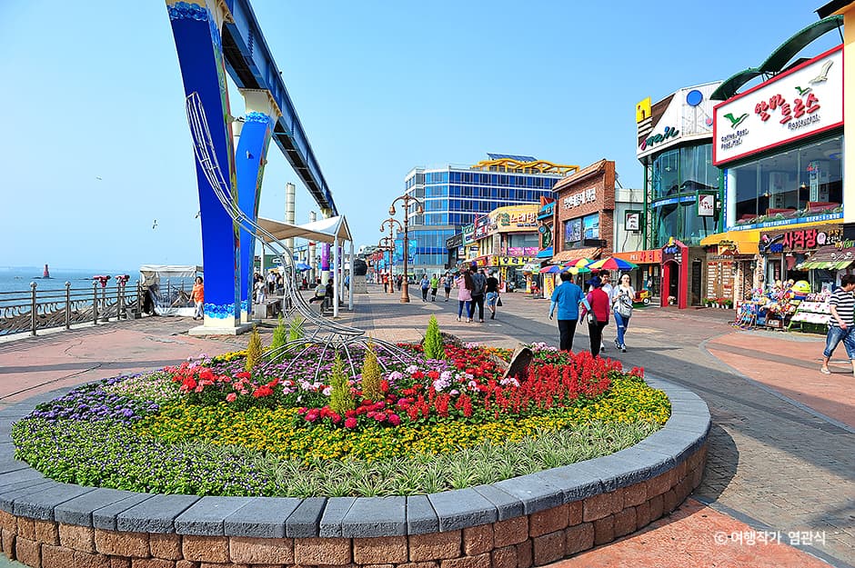 Wolmi Culture Street & Moonlight Music Fountain (월미문화의거리 & 달빛음악분수)