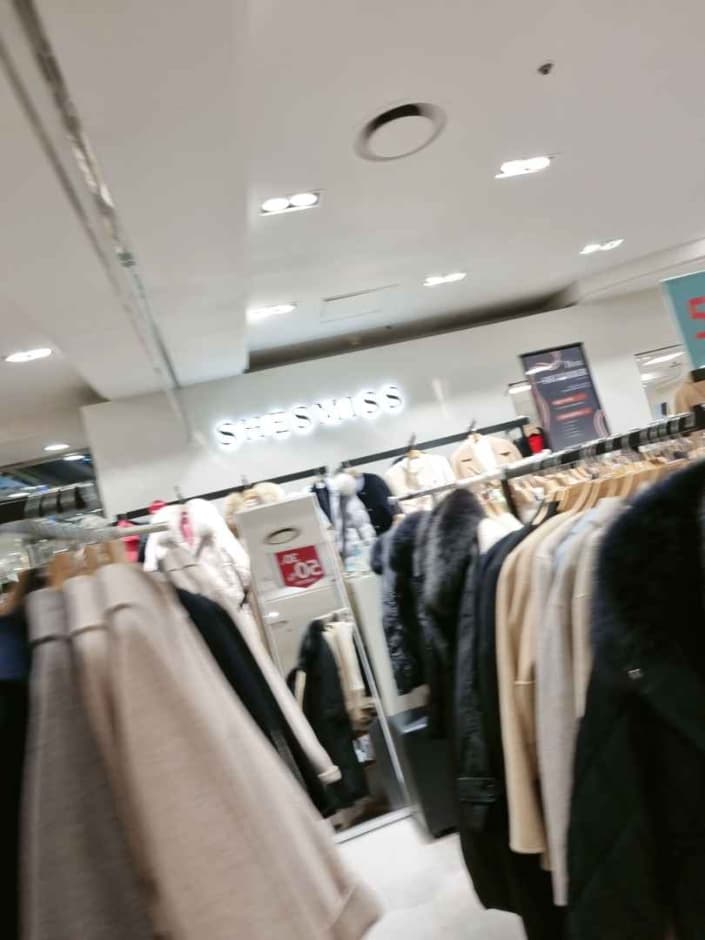 Shesmiss - 2001 Outlet Junggye Branch [Tax Refund Shop]  (쉬즈미스 2001아울렛 중계)