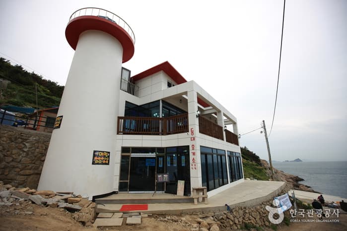 Somaemuldo Island Lighthouse (소매물도 등대)