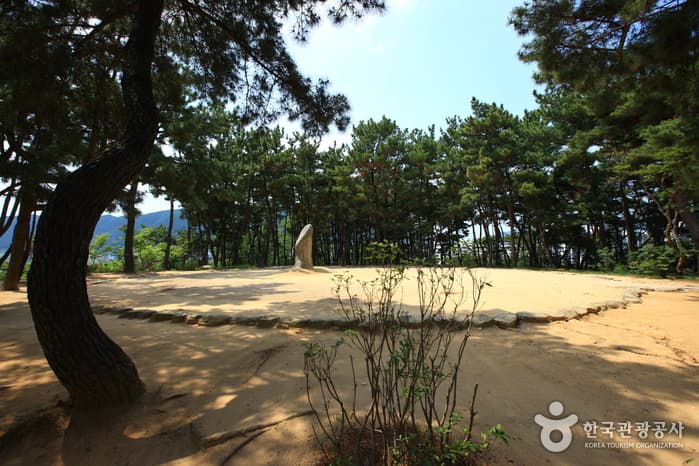 Gimhae Gujibong Peak (김해 구지봉)