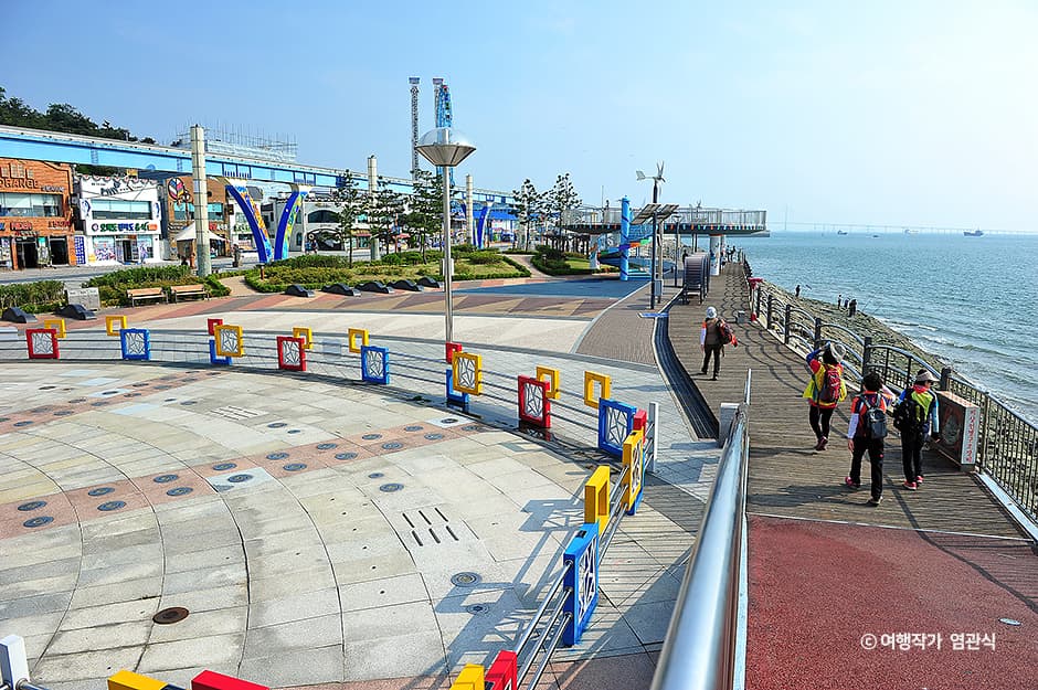 Wolmi Culture Street & Moonlight Music Fountain (월미문화의거리 & 달빛음악분수)