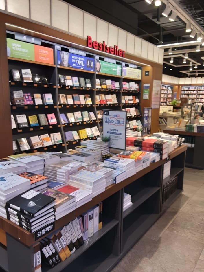 Hottracks - Hyundai Sindorim Branch [Tax Refund Shop] (핫트랙스 현대 신도림점)