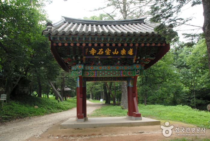Geumsan Boseoksa Temple (보석사 (금산))