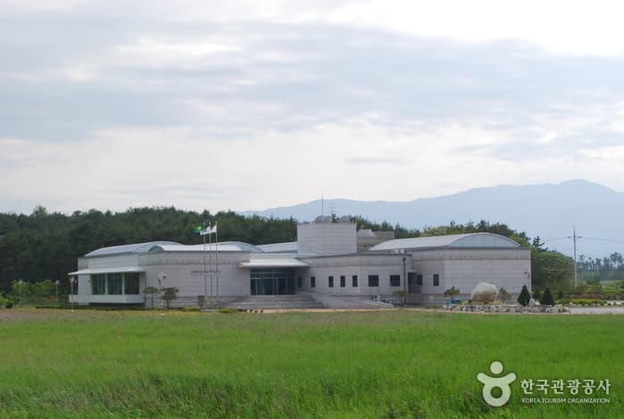 Osan-ri Prehistory Museum (오산리선사유적박물관)