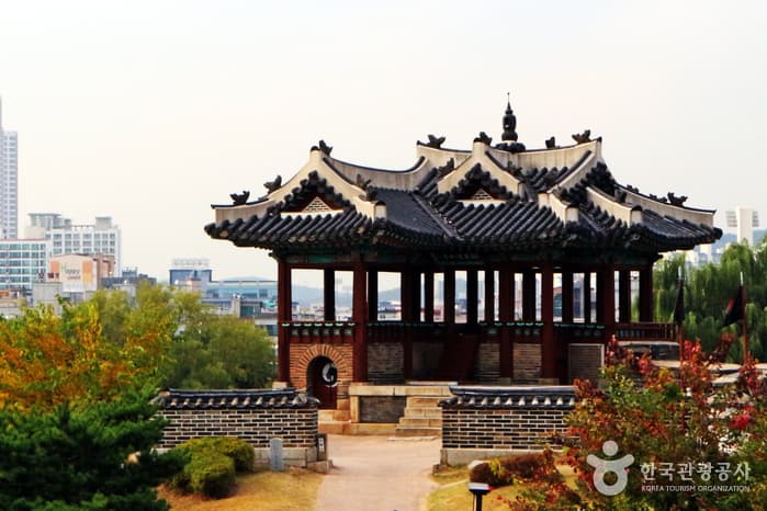 Banghwasuryujeong Pavilion (방화수류정(동북각루))