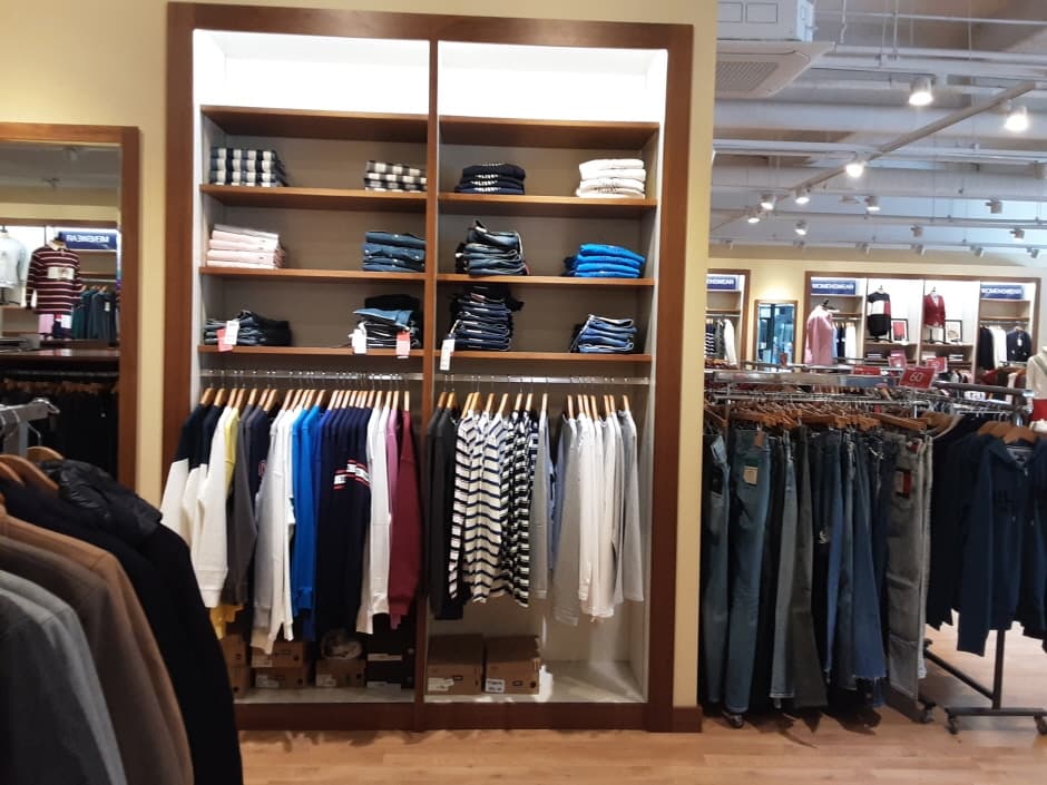 The Handsome Tommy Hilfiger - Lotte Dongbusan Branch [Tax Refund Shop] (한섬 타미힐피거 롯데동부산)