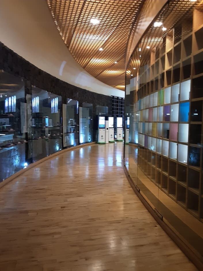 Osulloc - Jeju Branch [Tax Refund Shop] (오설록 제주)