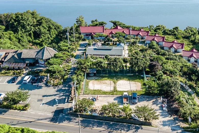 The Beautiful House With Sunset (노을내리는아름다운집)