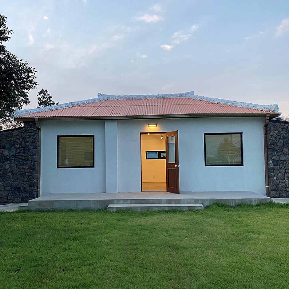 Lee Jeongui's House (이정의댁)