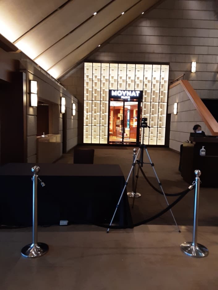 Moynat - The Shilla Hotel Branch [Tax Refund Shop] (모이나 신라호텔)