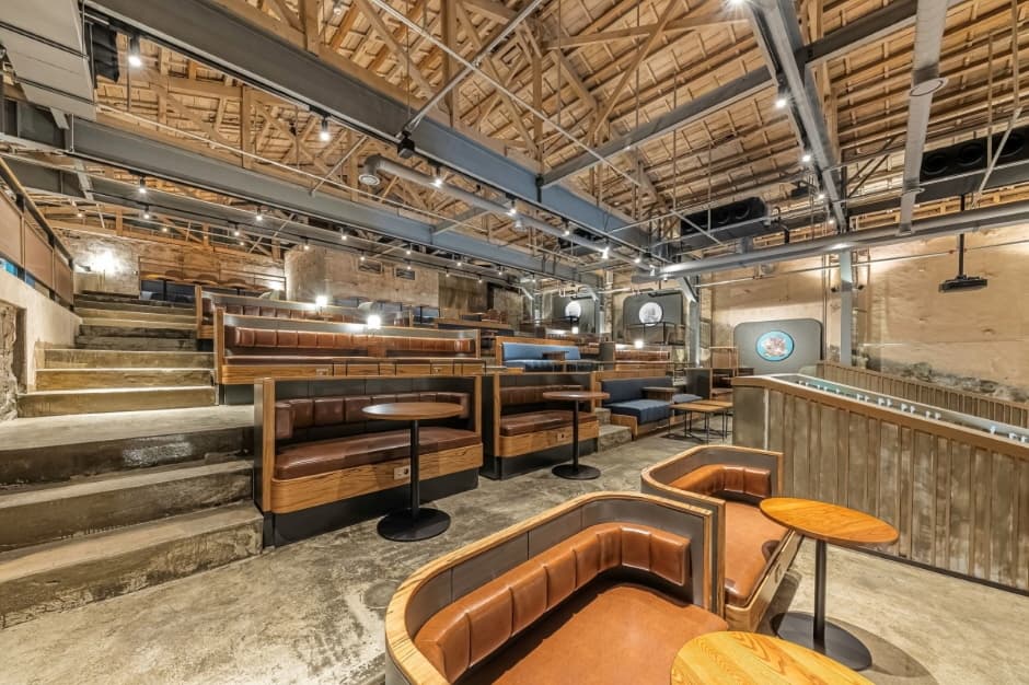 Starbucks Gyeongdong Market (스타벅스 경동1960)