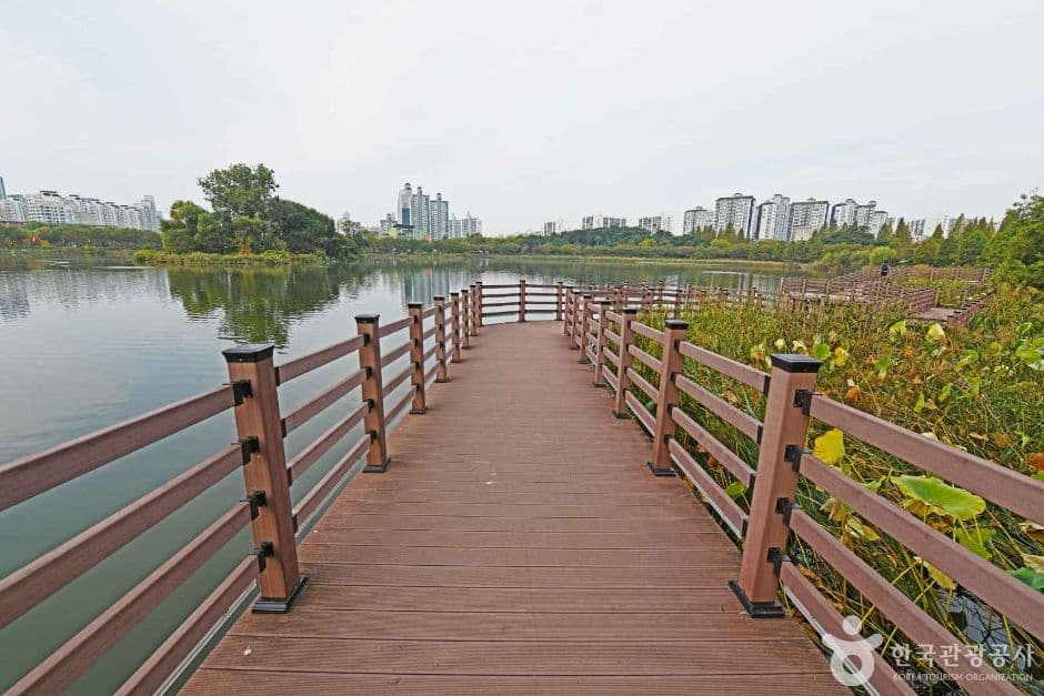 Manseokgeo Park (만석거공원)