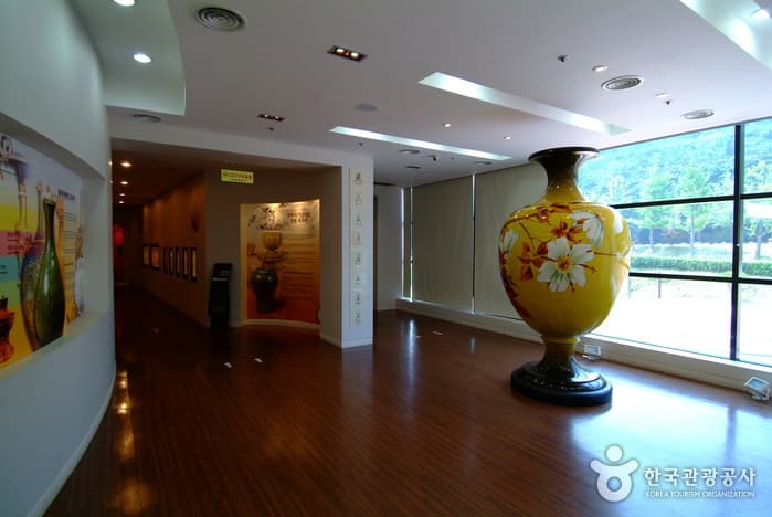 Gimcheon World Porcelain Museum (김천 세계도자기박물관)