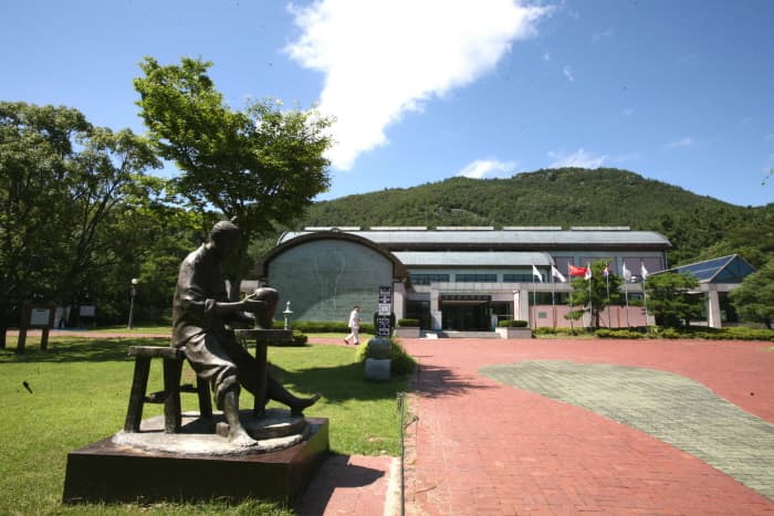 Gangjin Goryeo Celadon Museum (강진 고려청자박물관)