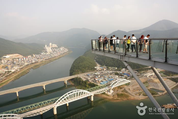 Mancheonha Skywalk (만천하 스카이워크)