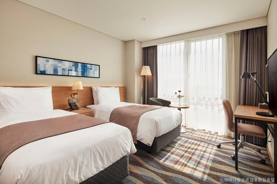 Ramada Encore by Wyndham Gimpo Han River Hotel (라마다앙코르 바이윈덤 김포한강호텔)