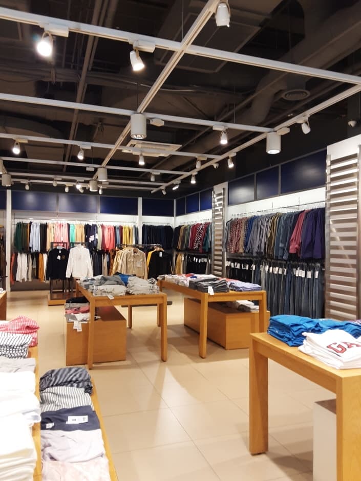 SI Gap - Shinsegae Paju Branch [Tax Refund Shop] (SI 갭 신세계파주)