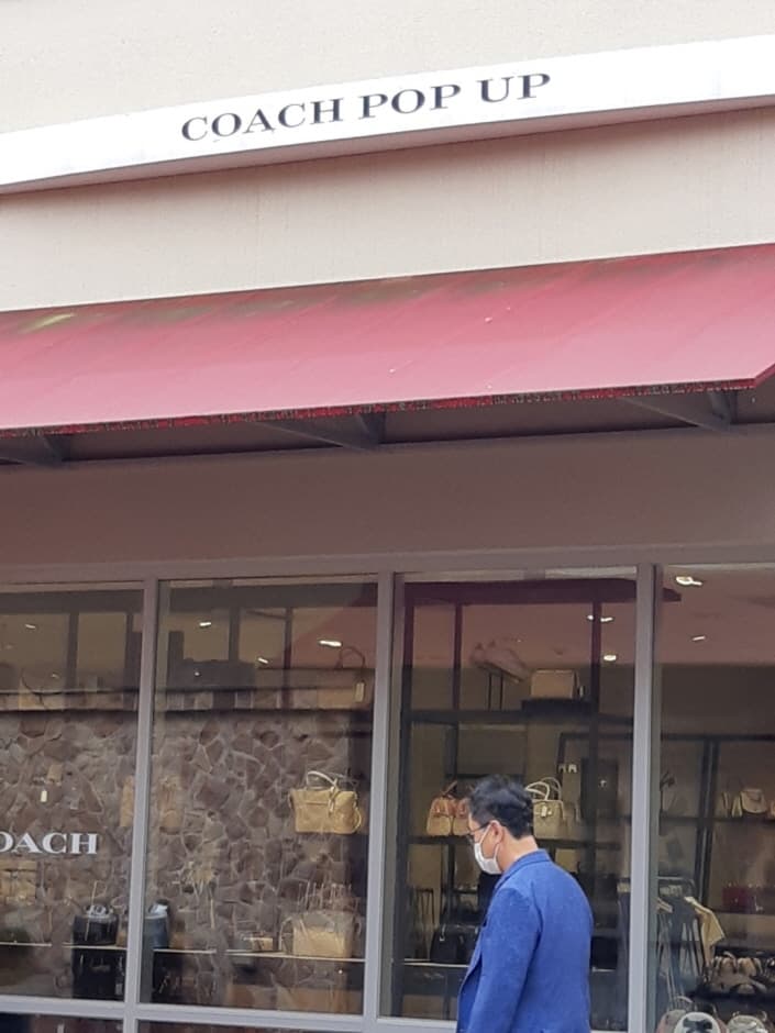 Coach - Shinsegae Yeoju Branch [Tax Refund Shop] (코우치 신세계여주)