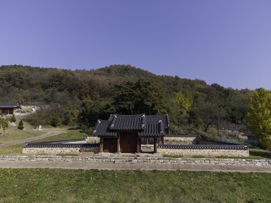 Historic Site Related to Seong Sam-mun (성삼문선생유허지)