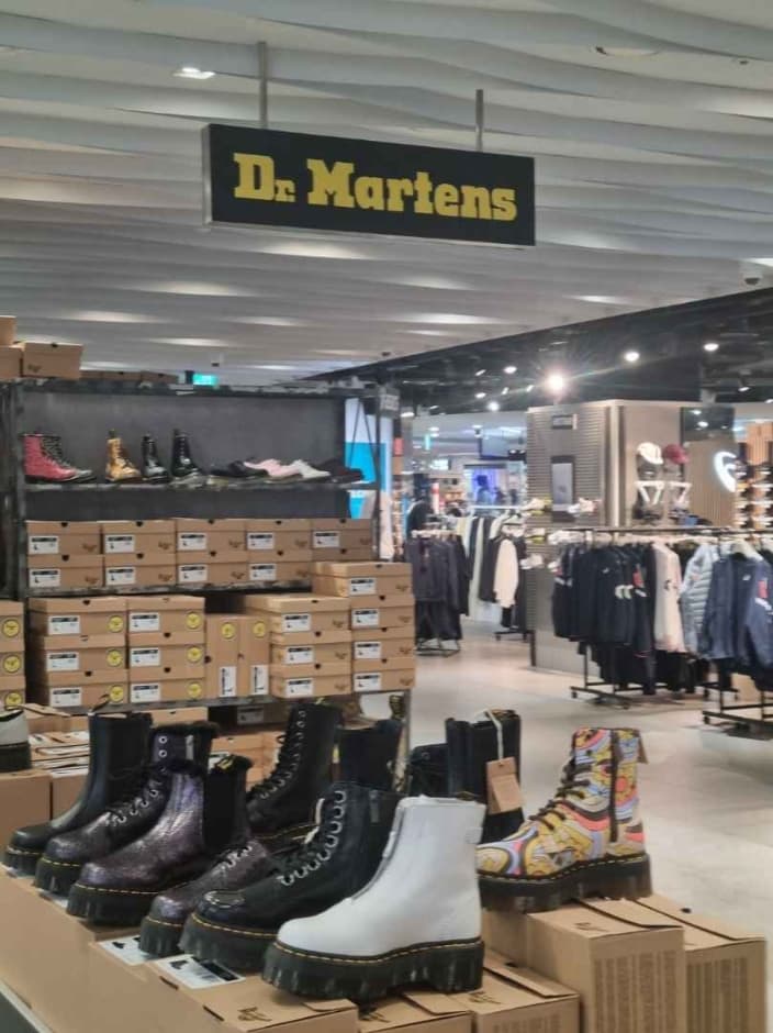Dr. Martens [Tax Refund Shop] (닥터마틴)