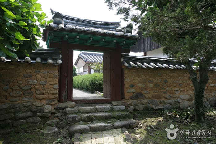 Cheongdohyanggyo Local Confucian School (청도향교)