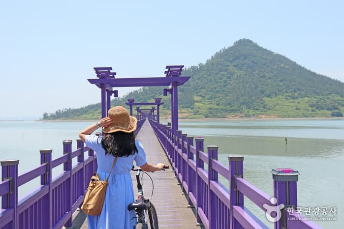 Bakjido Island and Banwoldo Island (반월도·박지도)