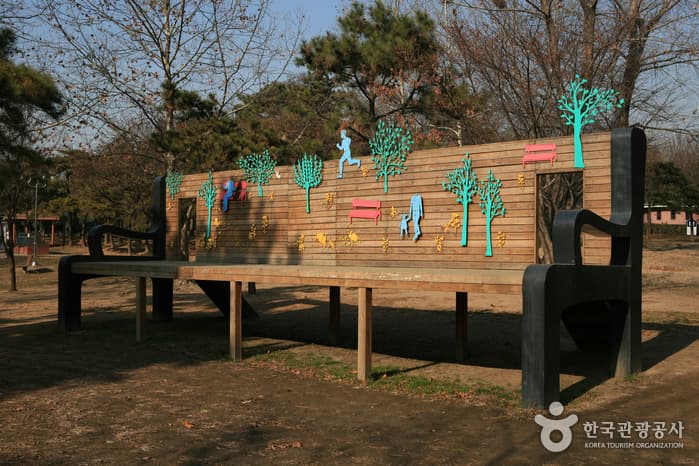 Yongsan Family Park (용산가족공원)