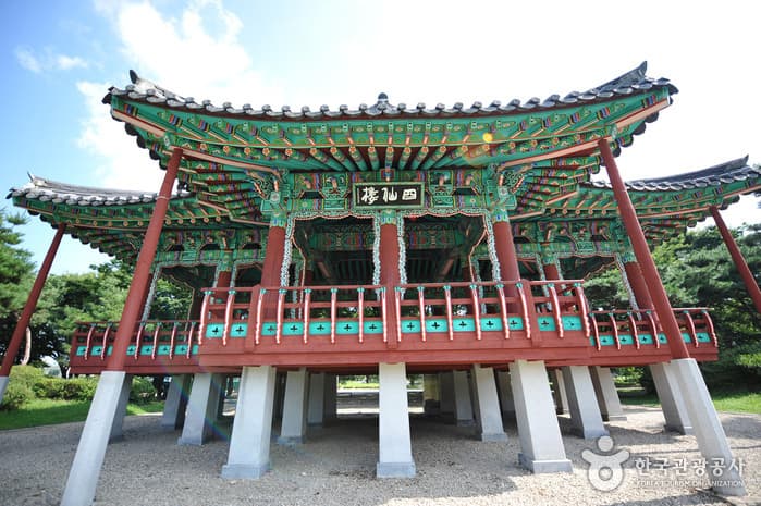 Saseondae Tourist Resort & Sculpture Park (사선대관광지&조각공원)