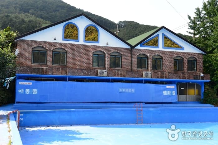 Yongin Leisure Pool (용인레저스포츠 야외수영장)