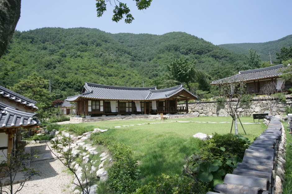 O Sung Hanok Village (오성한옥마을)