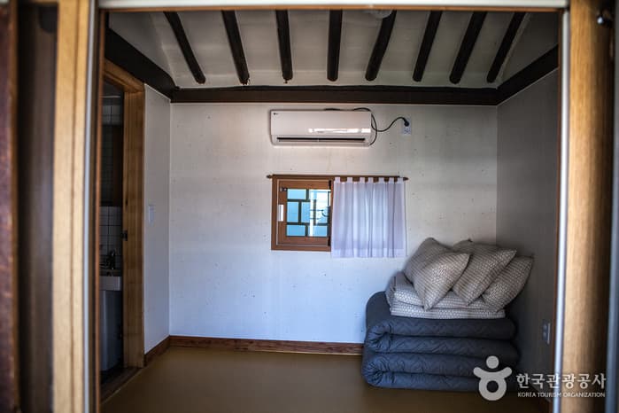 Bonghwangjae Hanok Guesthouse (봉황재 한옥 게스트하우스)