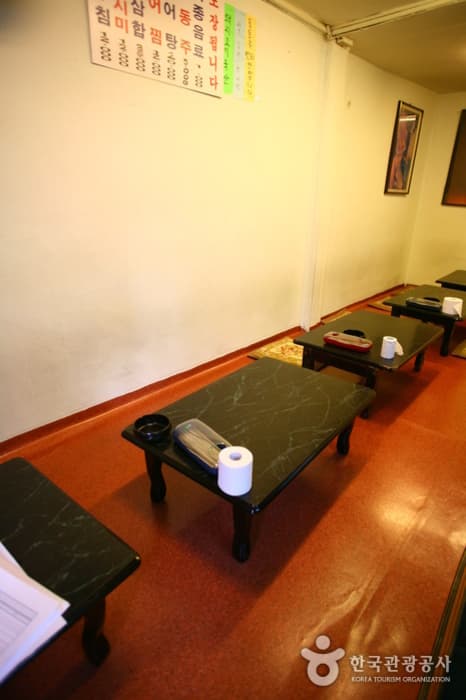 Wonjo Hongeo Main Store (원조홍어 본점)