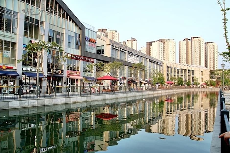 Laveniche Plaza (라베니체광장)