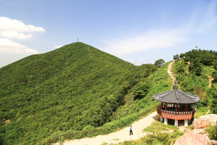 Gyeyangsan Mountain Trail (계양산둘레길)