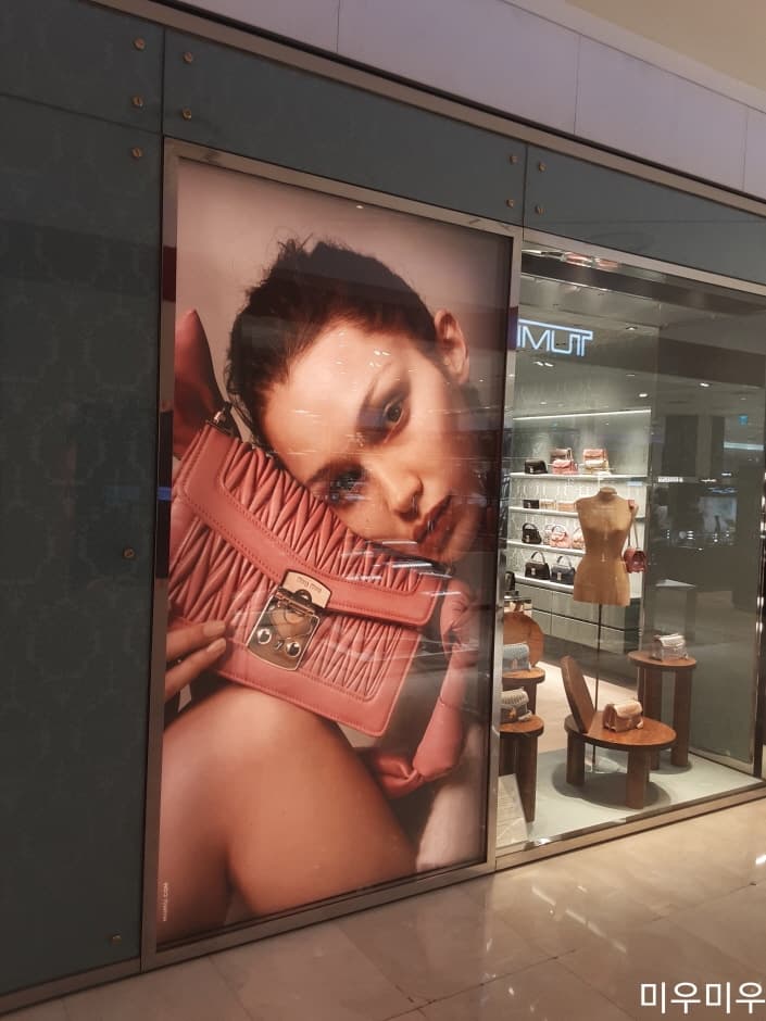 Miu Miu - Lotte Jamsil Branch [Tax Refund Shop] (미우미우 롯데 잠실점)