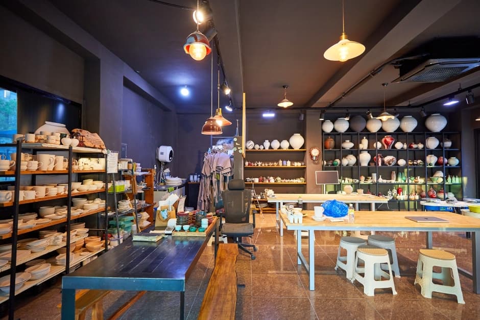 Gilsangyo Pottery Experience (길상요 도자기체험)