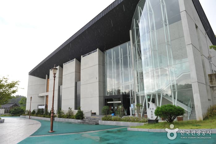 May 18th National Cemetery (국립 5·18 민주묘지)