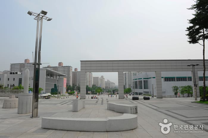 Goyang Oulim Nuri Arts Center (고양 어울림누리)