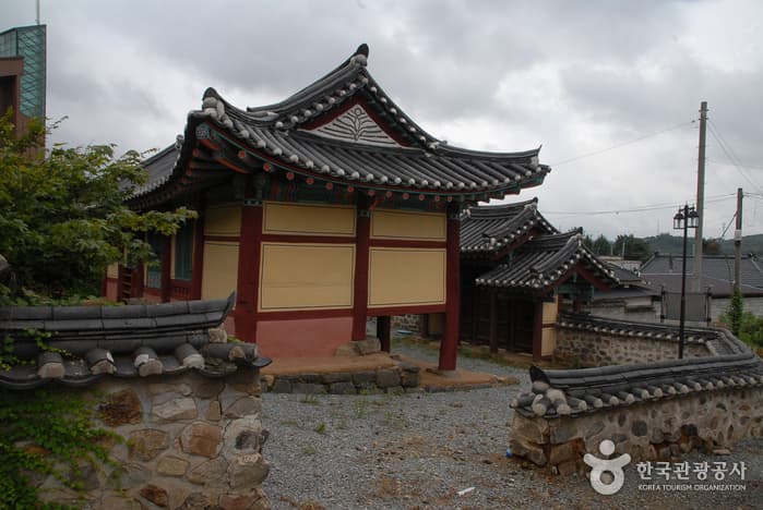 Jeonuihyanggyo Confucian School (전의향교)