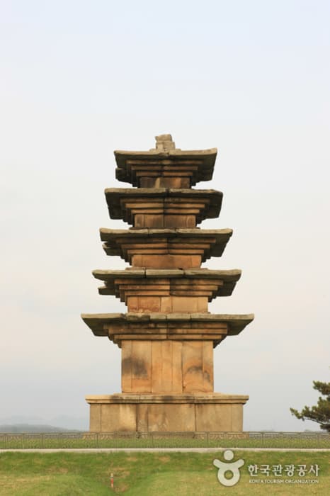 Wanggung Five-story Stone Pagoda (익산 왕궁리 오층석탑)