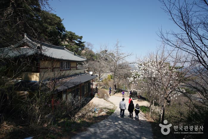 Jeongchwiam Hermitage (정취암)
