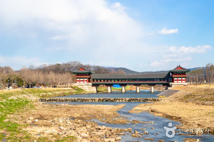 Gyeongju Wolseong Palace Site (Banwolseong Fortress) (경주 월성(반월성))