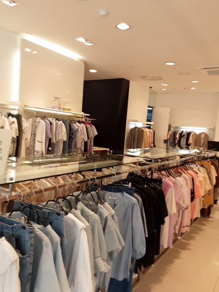 The Handsome SJSJ - Shinsegae Paju Branch [Tax Refund Shop] (한섬 SJSJ 신세계파주)